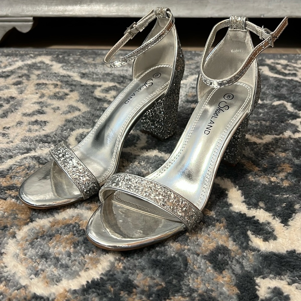 Silver sparkling heals 3”